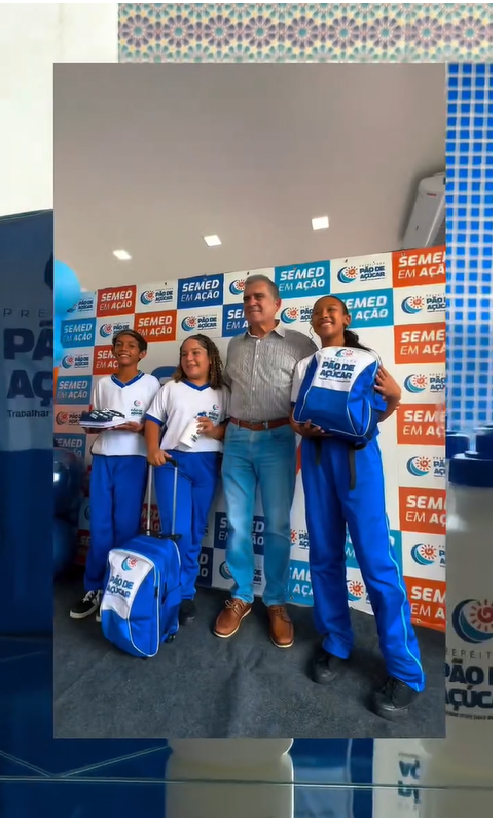 Entrega de uniformes e homenagem as instituições que alcançaram a Nota Ouro no IDEB